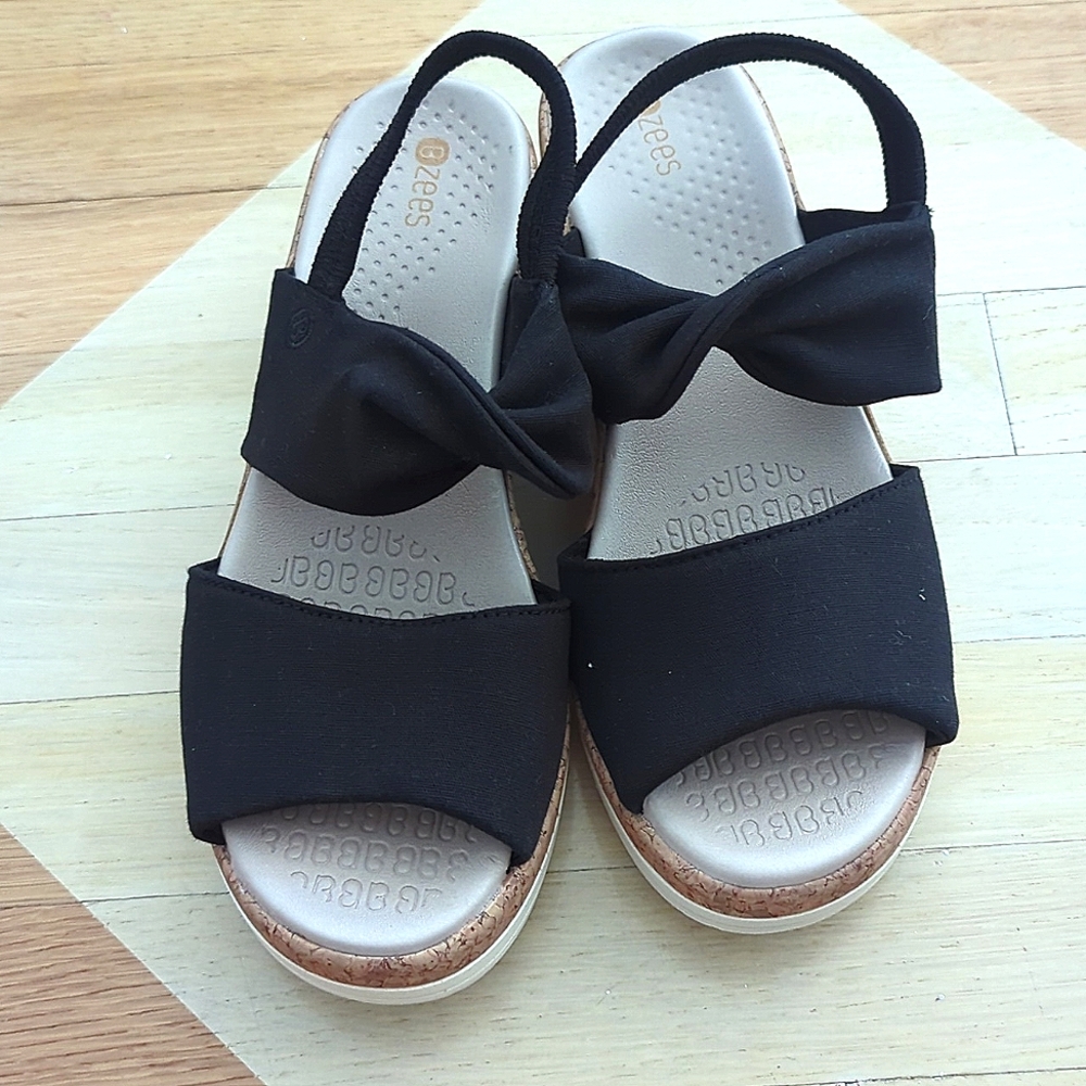 Bzees Women's Size 8 Sandals